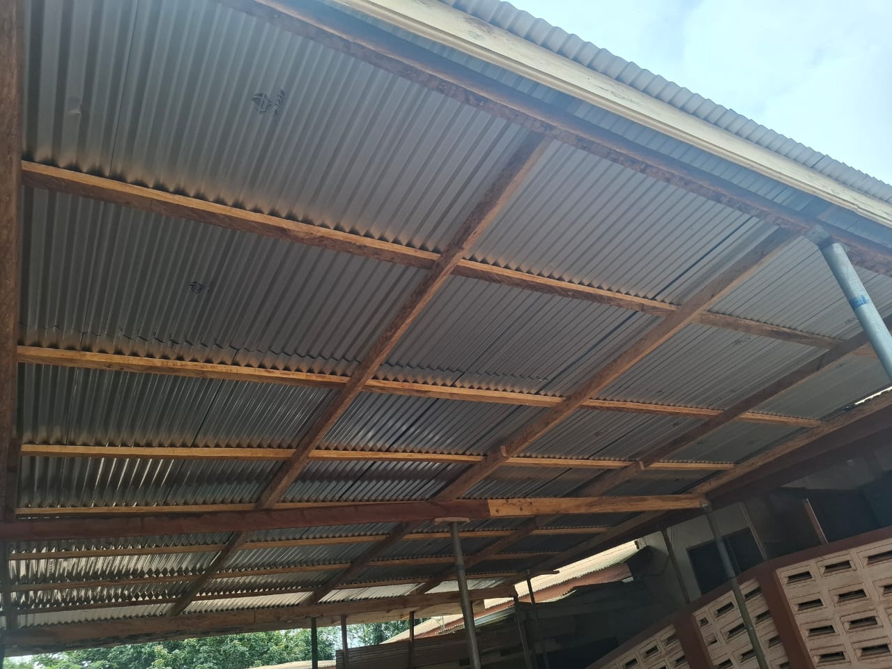 New roofing at Adukrom Clinic