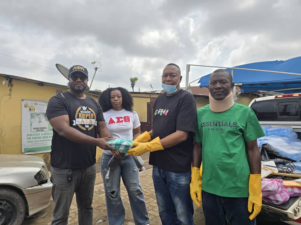 Volunteers receiving cleaning supplies for the Alajo cleanup